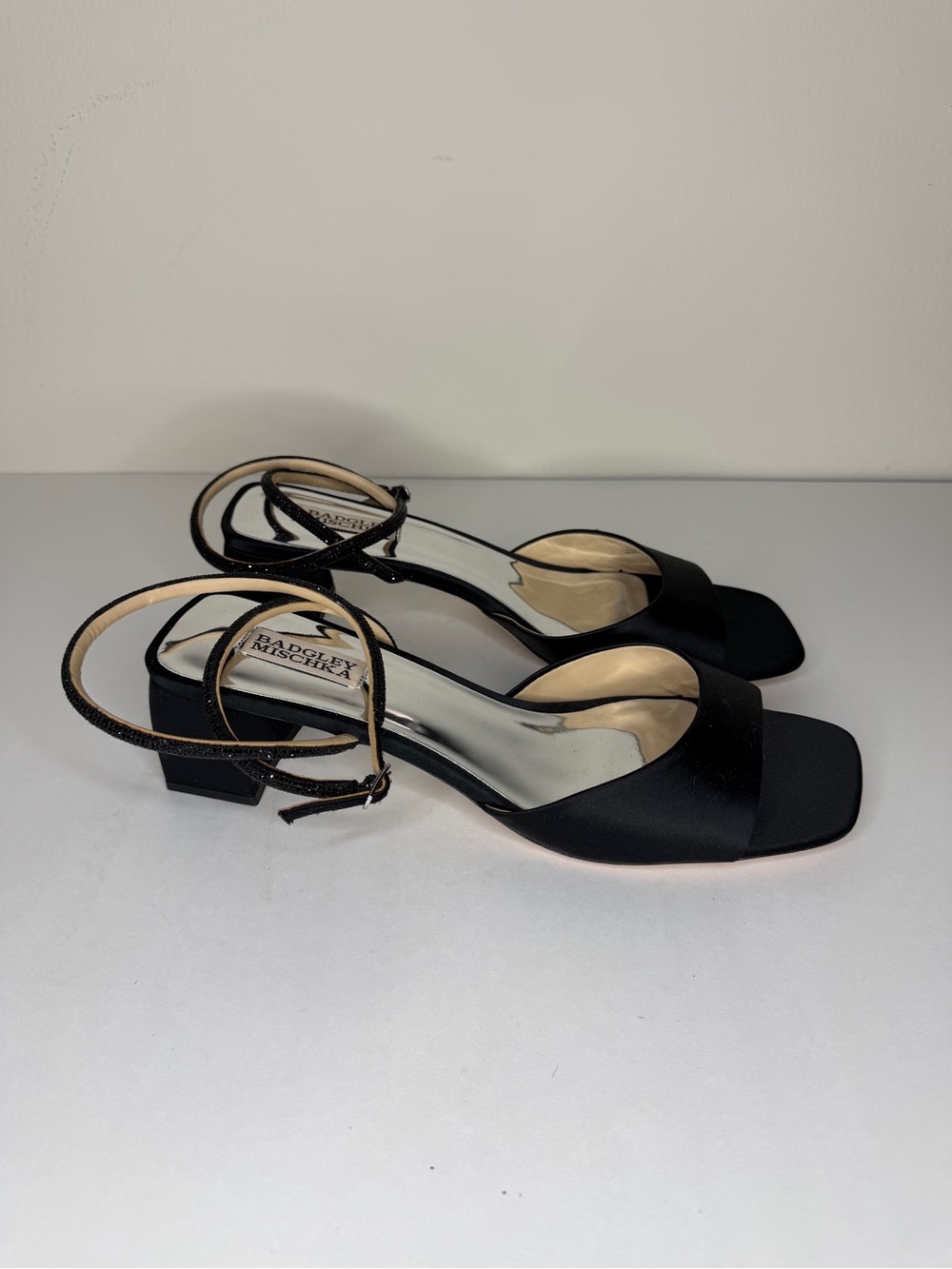 badgley mischka shoes Heels Wraparound Ankle Women Size 11 Black Satin